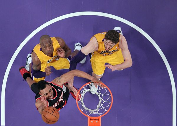 Pau Gasol, el mejor español de la historia del baloncesto que compartió más de seis años con Bryant en los pasillos del Staples Center (desde febrero de 2008 hasta el final de la 2013-14)
