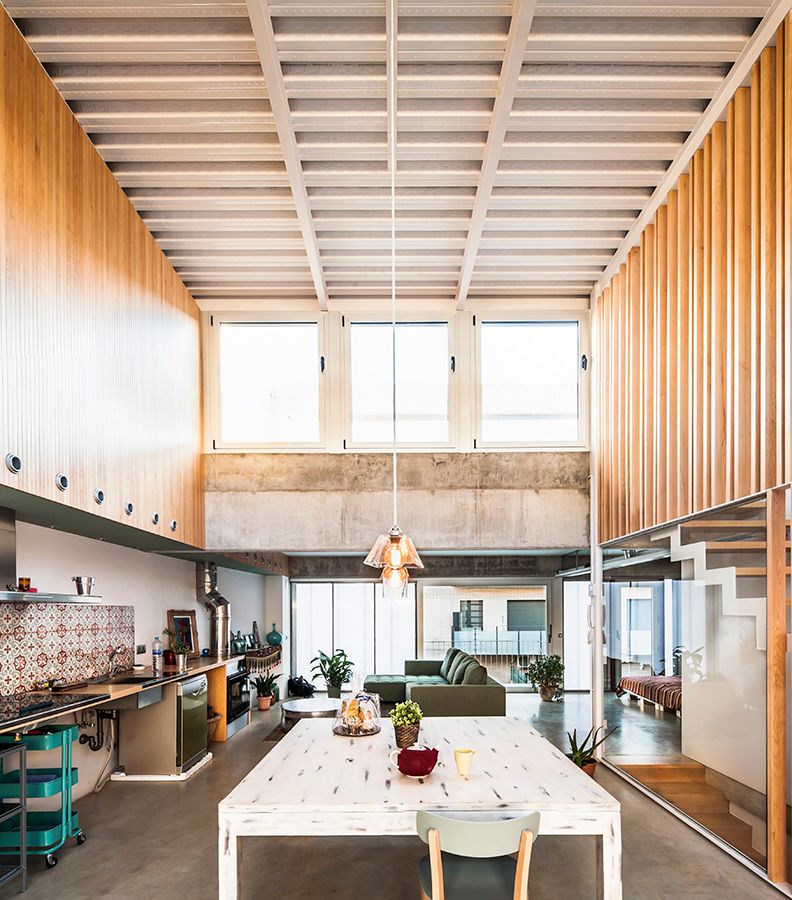 Comedor y cocina de 'Casa Migdia' de Taller SAU