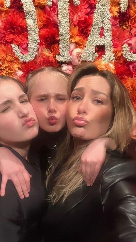 Geraldine Bazán y sus hijas Elissa Marie y Alexa Miranda