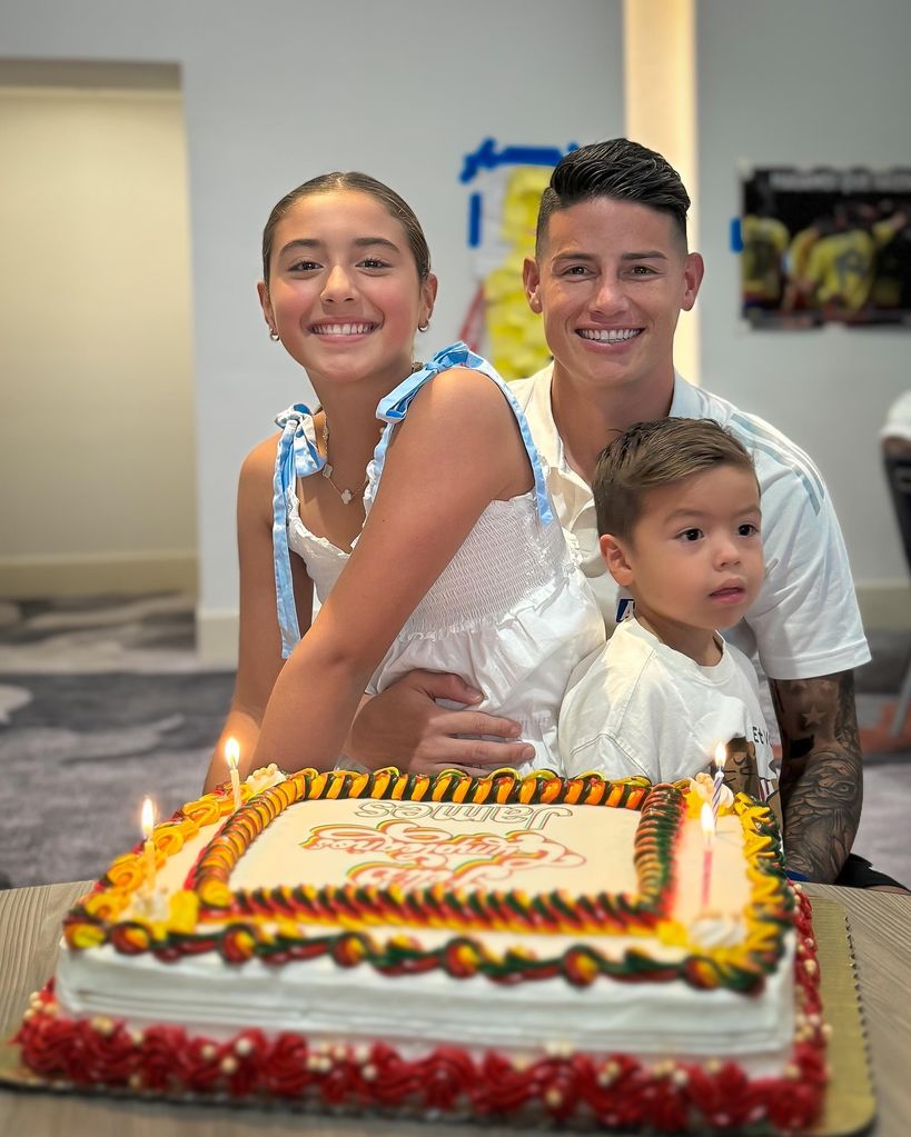 James Rodríguez celebró junto a sus hijos su cumpleaños 33.