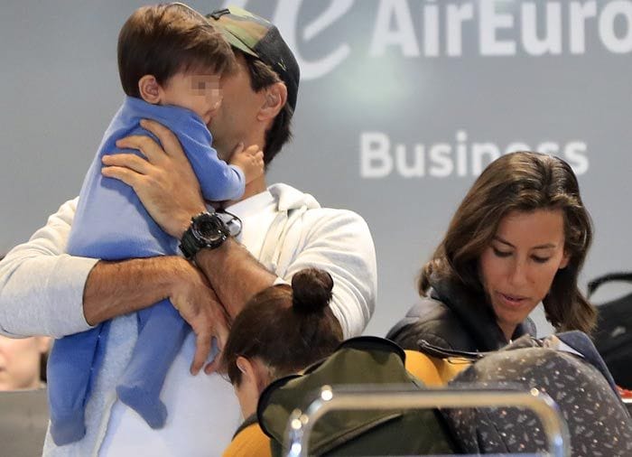 Ana Boyer y Fernando Verdasco vuelven a casa con su bebé tras un puente de música y reencuentros