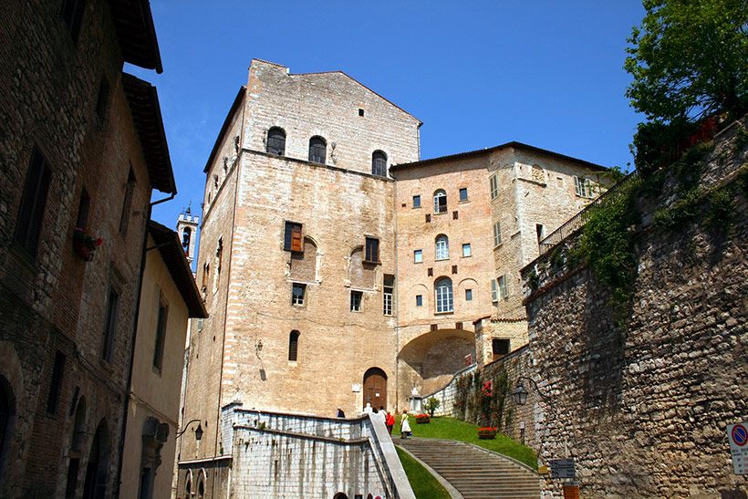 Gubbio-calles-italia