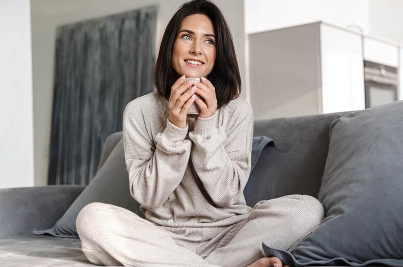 mujer madura feliz