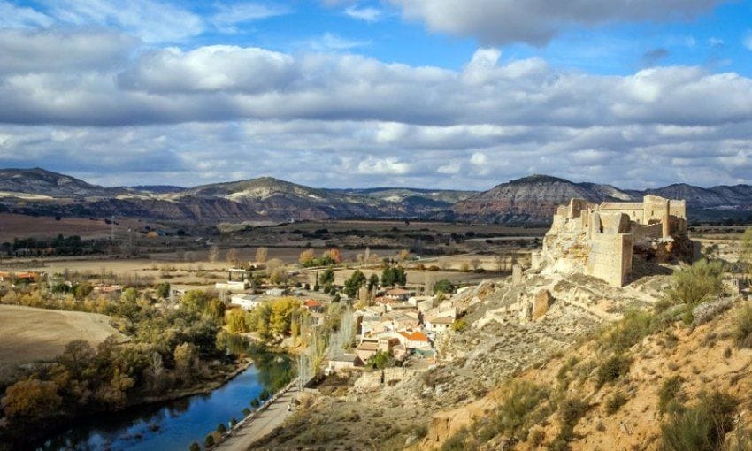 Panorámica de Zorita de los Canes y su castillo medieval.