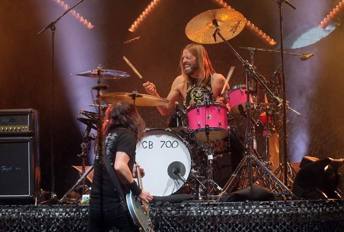  Taylor Hawkins, batería de Foo Fighters, en un concierto