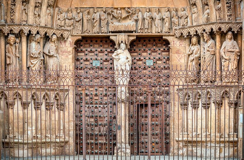 Portada de la catedral del Burgo de Osma, Soria