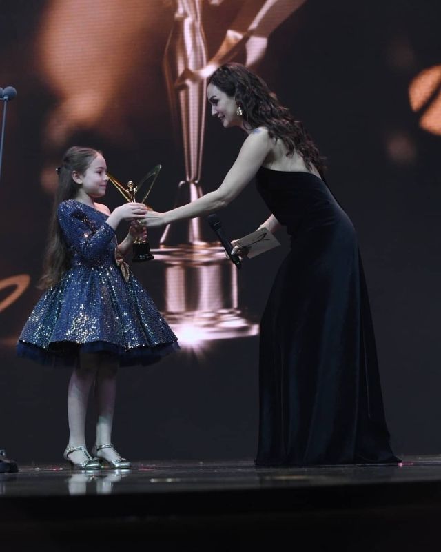 Aylin Akpinar premiada como Mejor actriz infantil en los Premios Mariposa de Oro