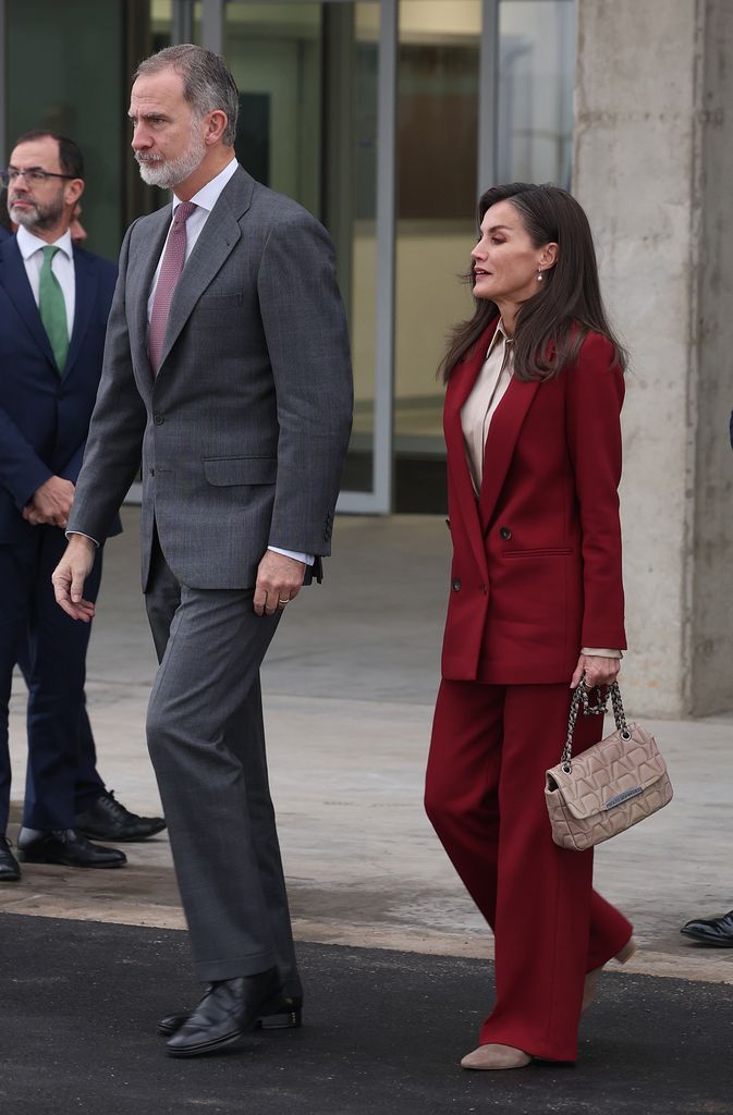 Reina Letizia traje rojo Cuenca