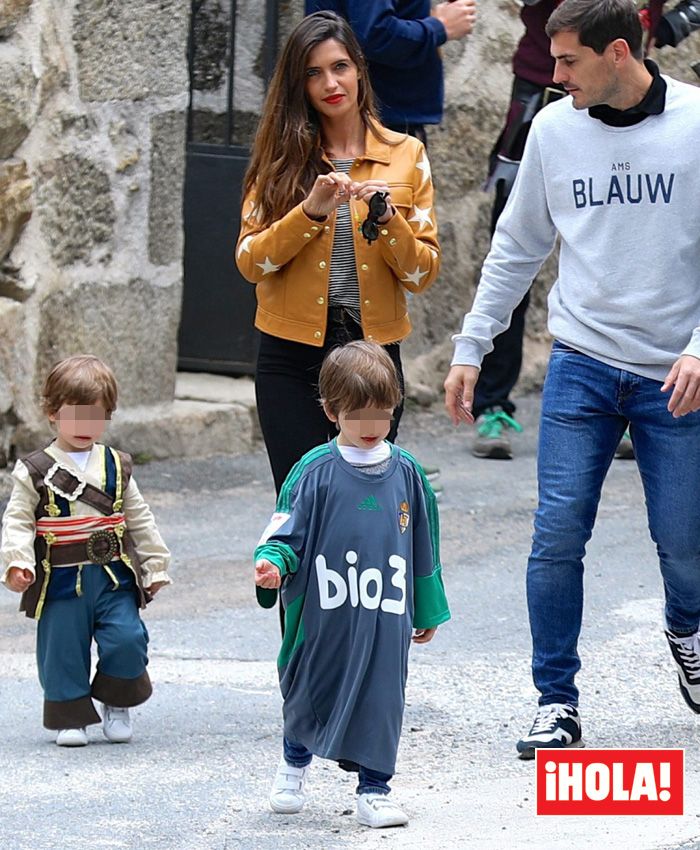 Iker Casillas y Sara Carbonero con sus hijos