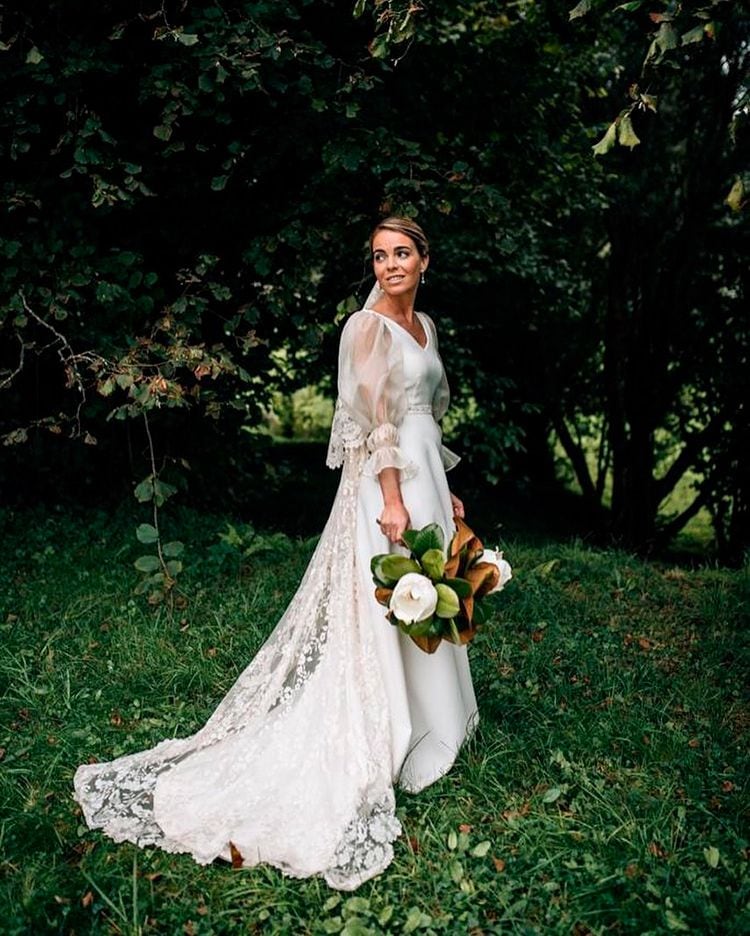 Vestido de novia con mantilla