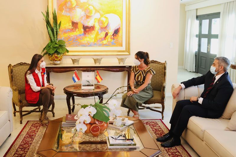 La reina Letizia con Mario Abdo y Silvana López