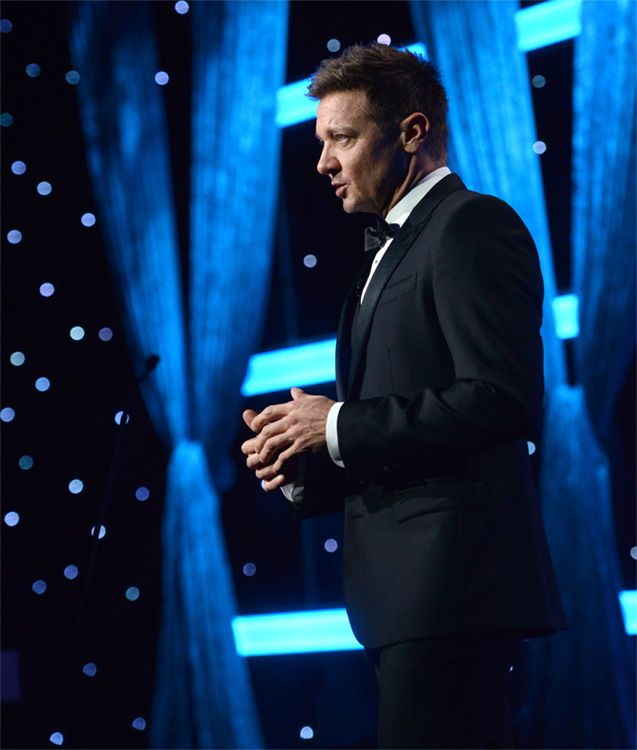 Jeremy Renner en una gala