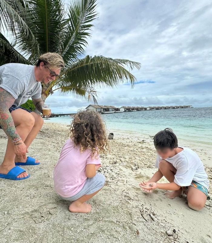 Guti jugando con sus hijos 