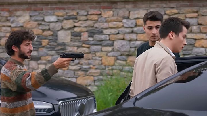 Avance de 'Hermanos': Dos mafiosos secuestran a Sarp