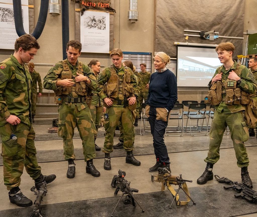 La princesa Ingrid de Noruega con las Fuerzas Armadas