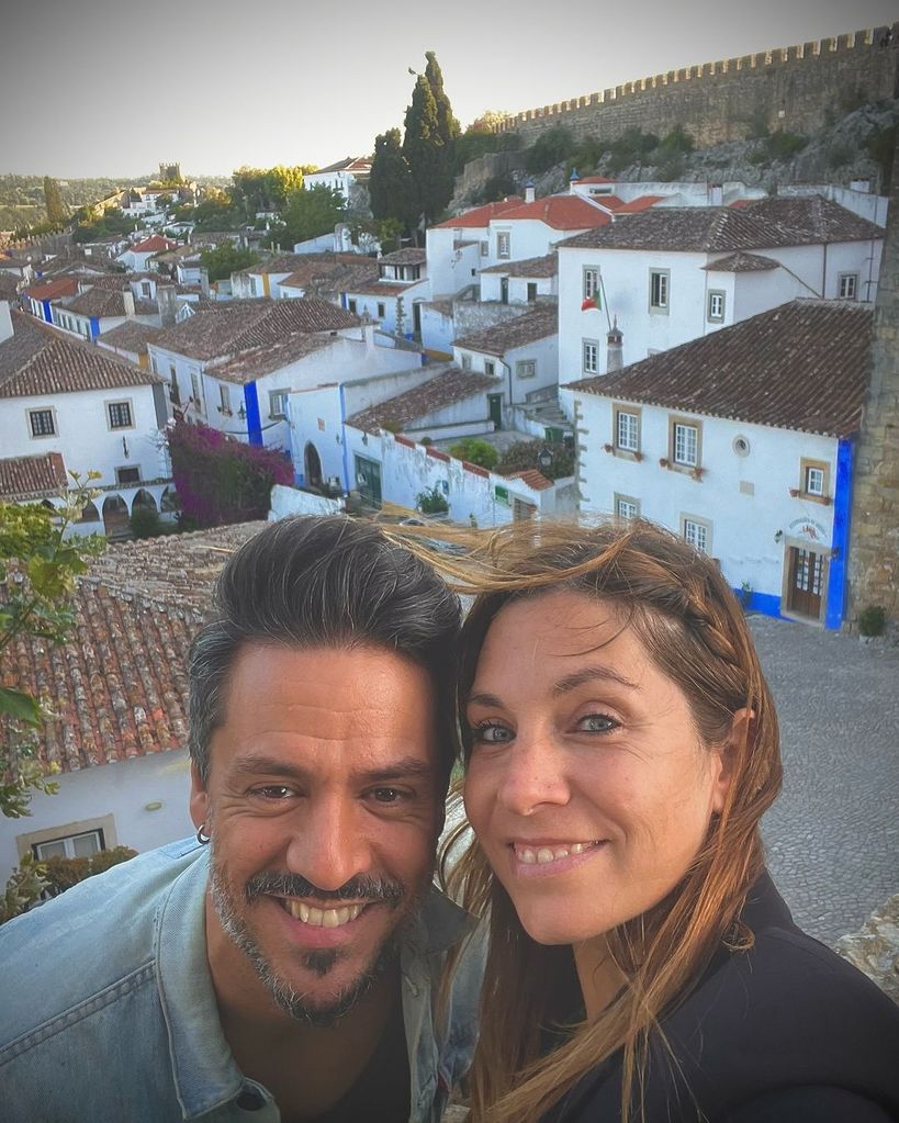 Leire Martínez con su pareja, el músico Miguel Sueiras