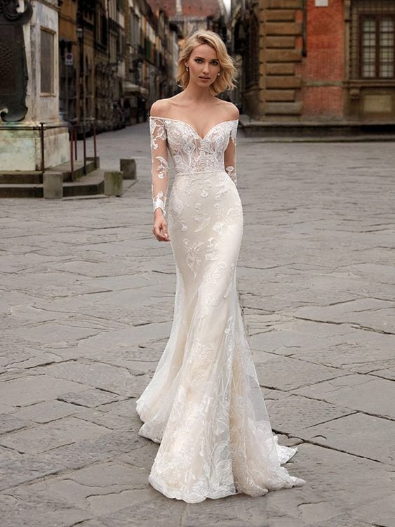 Vestido de novia silueta sirena con encaje de Nicole Milano