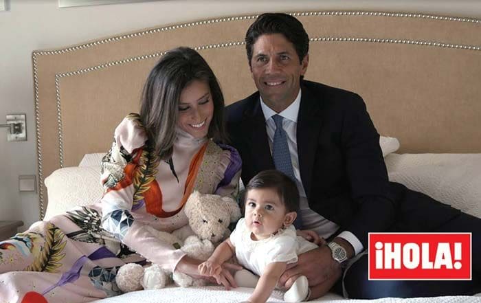 Ana Boyer y Fernando Verdasco, con su hijo Miguel durante los preparativos de su bautizo