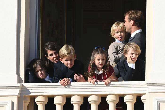 Carlota Casiraghi en el balcón con su hijo Raphäel