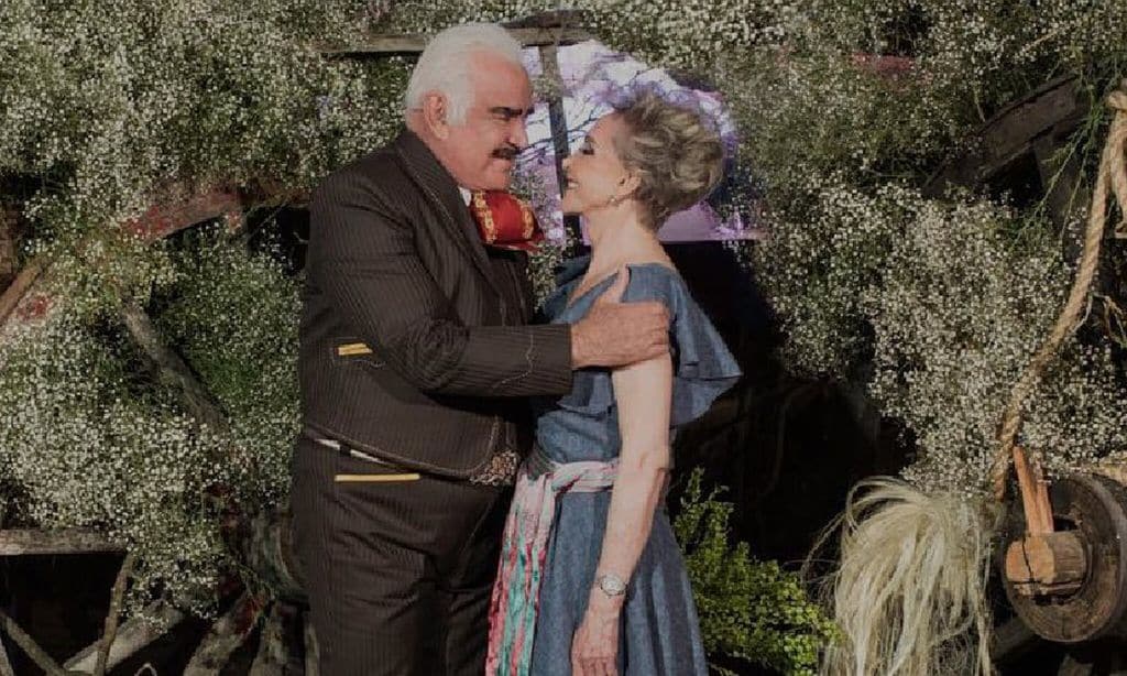 Vicente Fernández y doña Cuquita