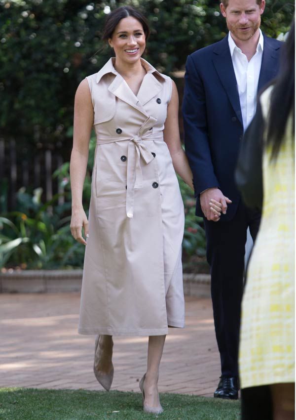 Meghan Markle con vestido gabardina 