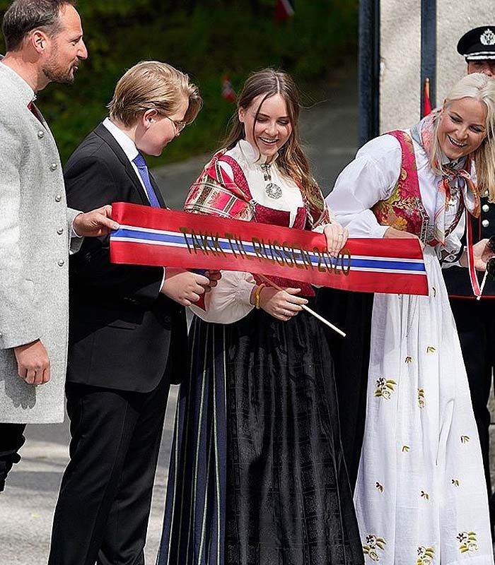 Los príncipes herederos con sus hijos