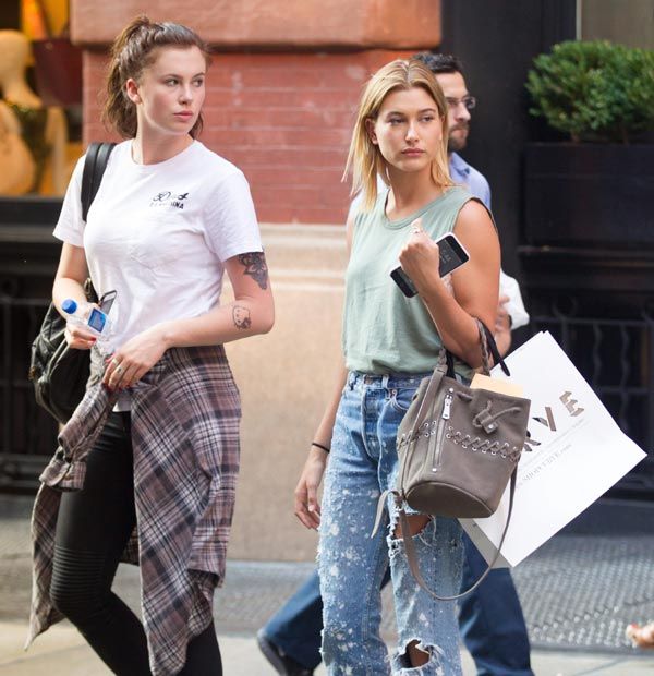 Ireland y Hailey estuvieron de compras al día siguiente por las calles de Nueva York, demostrando que su excelente relación
