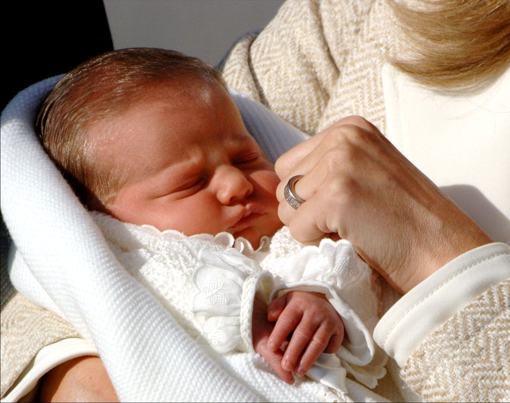 La princesa Leonor el día de su presentación en los medios tras su nacimiento que tuvo lugar el 31 de octubre de 2005