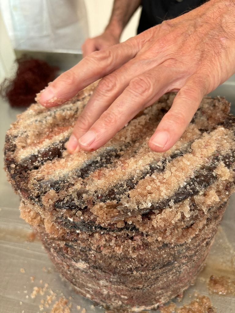 Bloque de anchoas en salazón sacadas del bote de latón