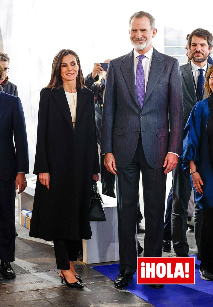 La reina Letizia rompe sus propias reglas de estilo en ARCO con un look minimalista