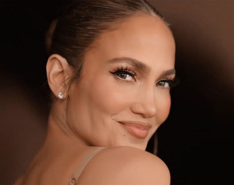 El espectacular posado de Jennifer Lopez como modelo de lencería