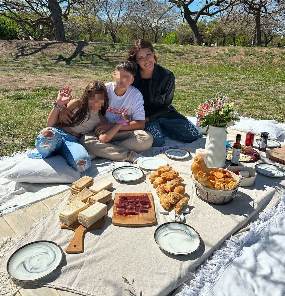 Novia de Yon González con sus dos hijos