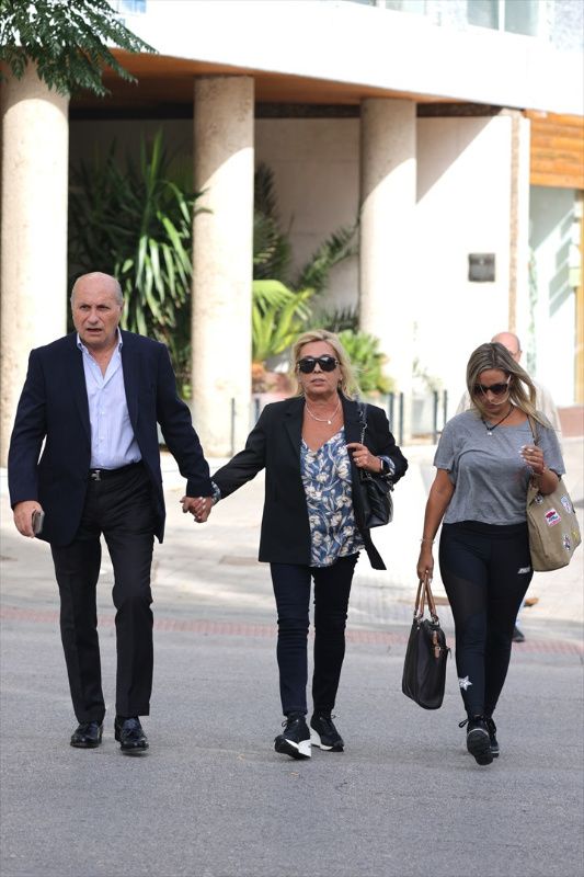 Carmen Borrego con su marido y su hija