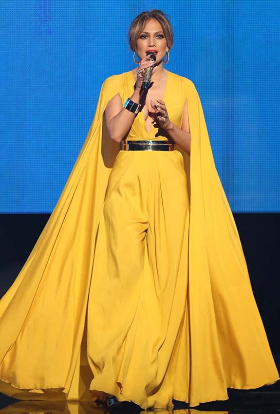 jennifer_lopez_ama_2015_vestido_amarillo_1