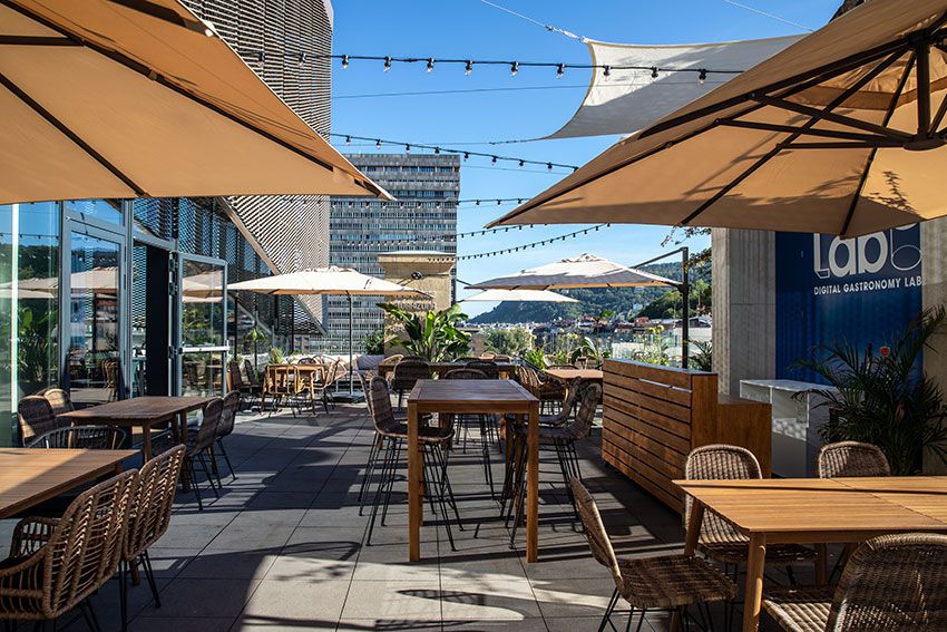 Terraza del restaurante LABe, barrio de Eguía, San Sebastián, 