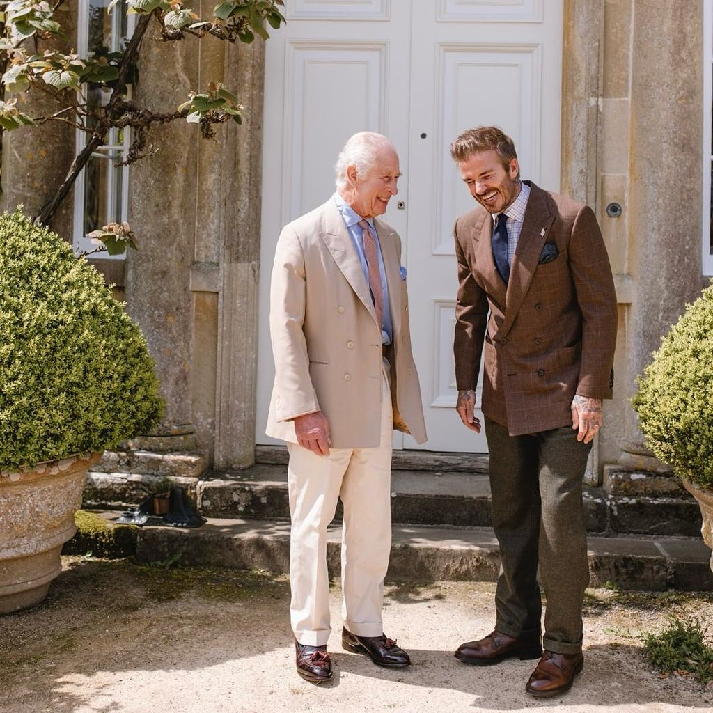 David Beckham, nombrado embajador de la fundación del rey Carlos III, charla con él en Highgrove Garden