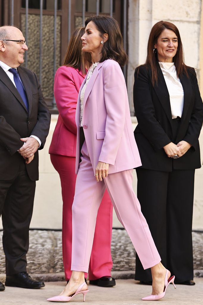 Reina Letizia traje rosa Gandía