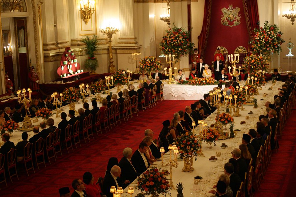 En los banquetes de Estado de Isabel II eran habituales los cuencos con piñas como parte de la decoración