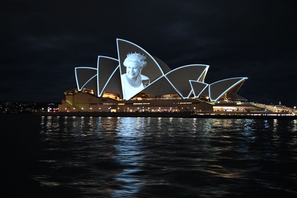 Imagen de la Opera House de Sídney tras la muerte de Isabel II en el Castillo de Balmoral, el 8 de septiembre de 2022