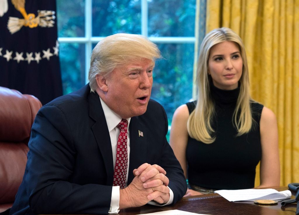 Ivanka Trump, en el despacho oval en esta imagen, fue una de las principales asesoras de su padre durante los cuatro años que ocupó la Casa Blanca