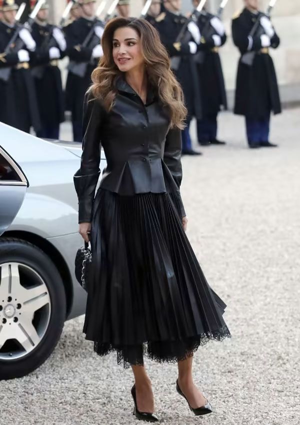 Rania de Jordania y su vestido New Look frente al minimalismo de Brigitte Macron