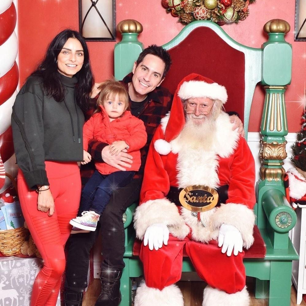 Aislinn Derbez y su familia