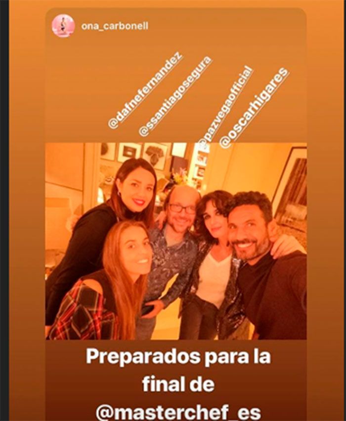 Paz Vega con el resto de compañeros de MasterChef Celebrity viendo la final