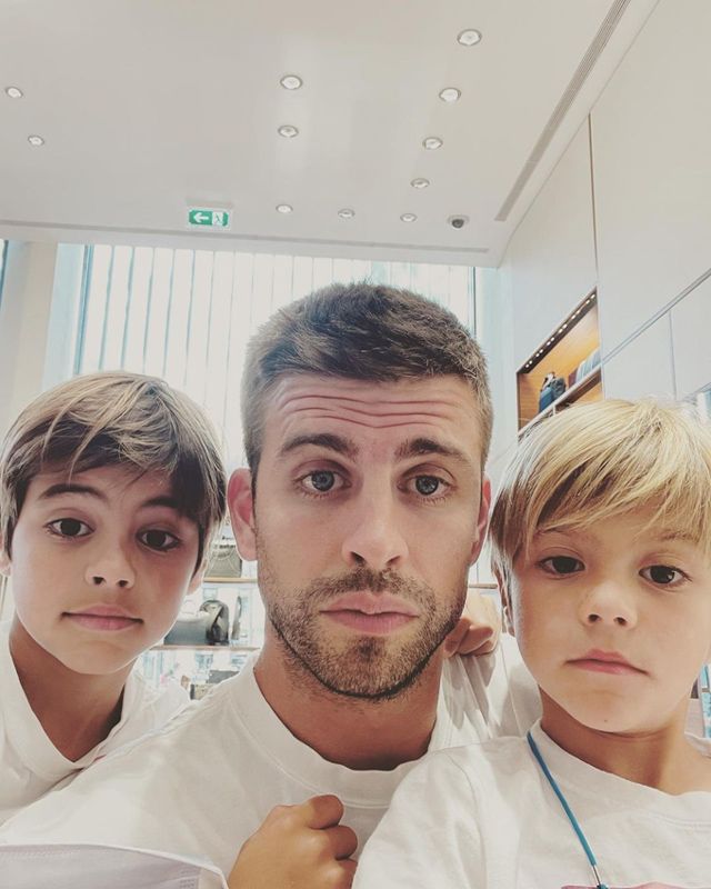 Gerard Piqué con sus hijos