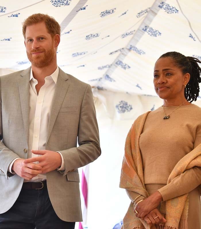 Doria Ragland, madre de Meghan Markle junto al príncipe Harry