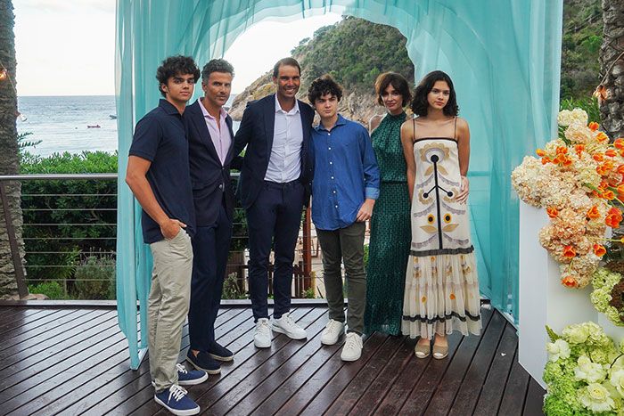 Paz Vega y Orson Salazar asistieron con sus tres hijos adolescentes a la inauguración del nuevo hotel de Rafa Nadal, Zel Costa Brava