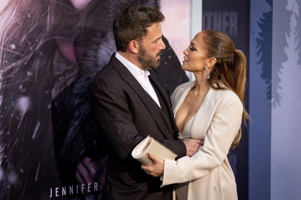 Jennifer Lopez y Ben Affleck en el estreno de 'The Mother' en Los Ángeles el 10 de mayo de 2023