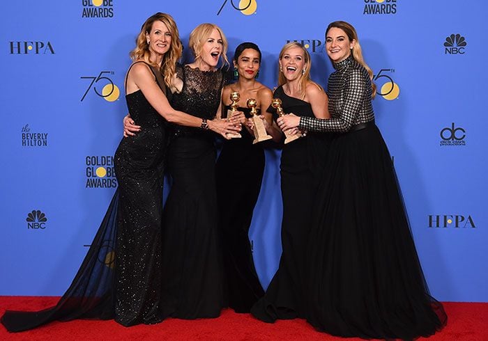 Las protagonistas de Big Little Lies posando con los Globos de Oro que obtuvo la ficción