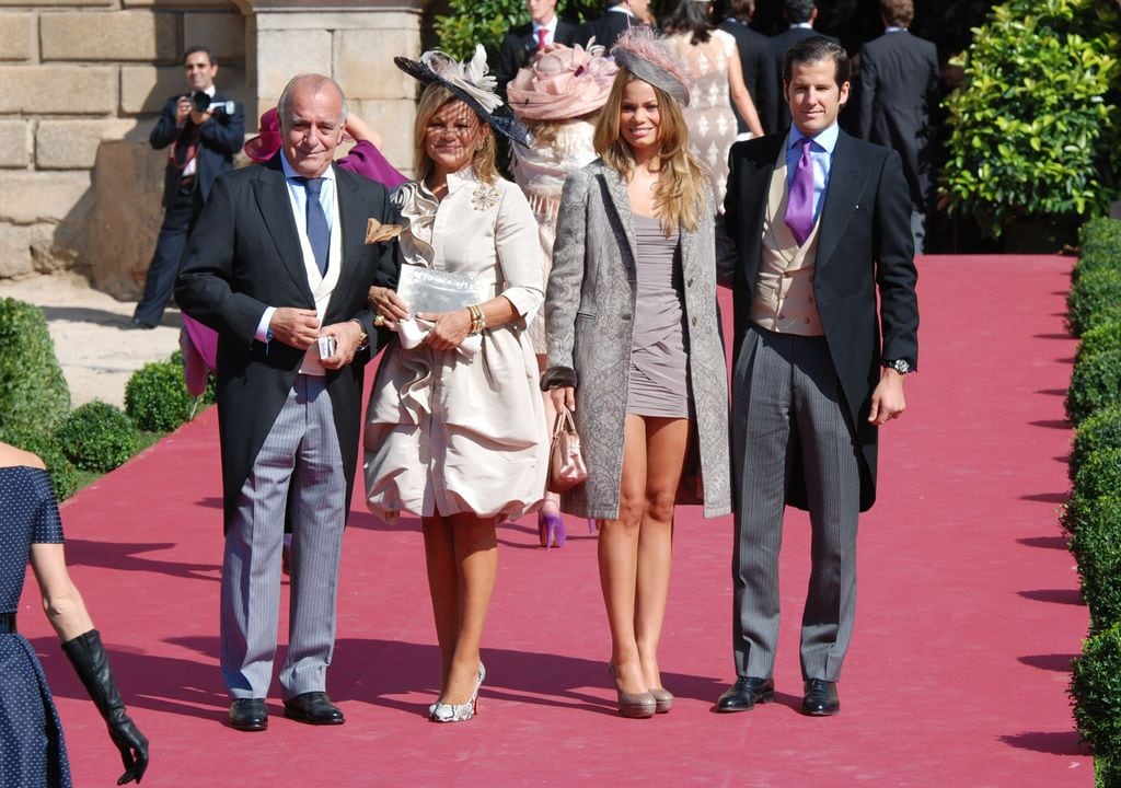 Carlos Goyanes, Cari Lapique, Carla Goyanes y Jorge Benguria enla boda Luis Medina y Laura Vecino el 16 de octubre de 2010 