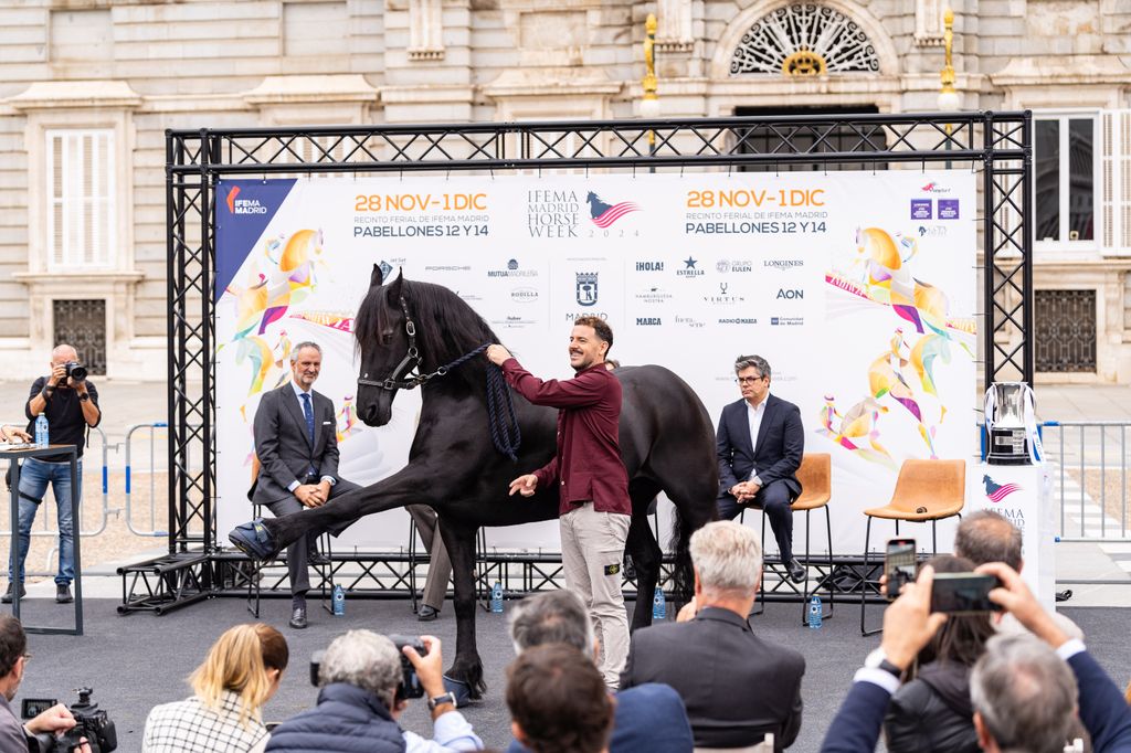 Santi en la presentación de Madrid Horse Week 2024